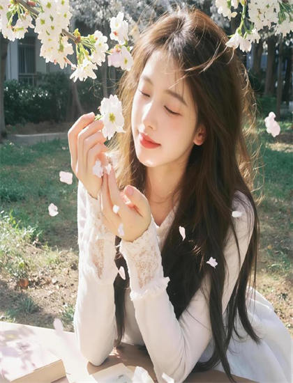 《春雨漫步》隐藏彩蛋发现指南：细节与彩蛋寻找攻略